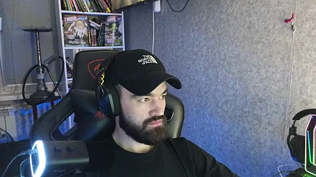 Snapshot of Nik_Namee chatting on November 8, 6:18 pm Nik Namee online show from November 8, 6:18 pm