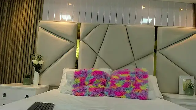 rebeca brown  online show from October 11, 11:31 am