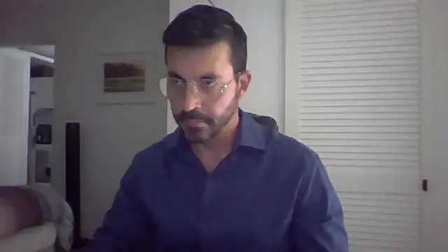 Snapshot of DrDreAu chatting on October 31, 3:51 am DrDreAu online show from October 31, 3:51 am