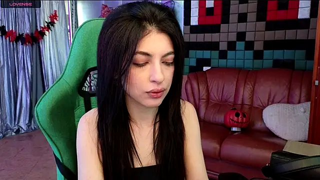 Snapshot of SinWolf_ chatting on October 21, 10:05 am SinWolf online show from October 21, 10:05 am