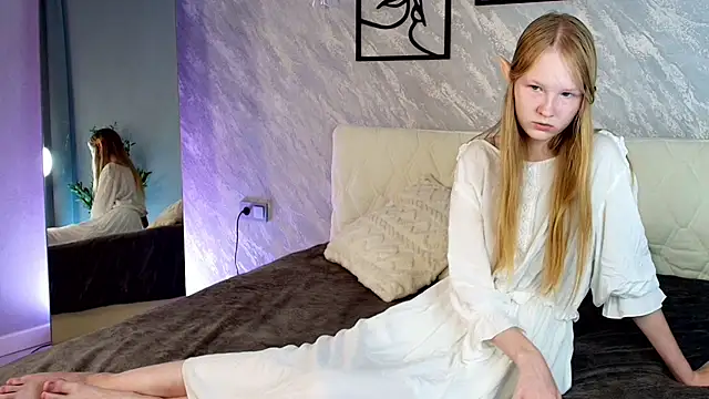 LiandraNelson online show from October 12, 6:12 am