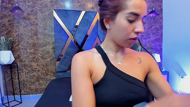 Vittoria Conti  online show from January 14, 5:18 pm