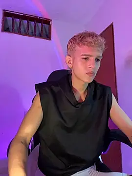 tylernova online show from November 8, 3:39 am