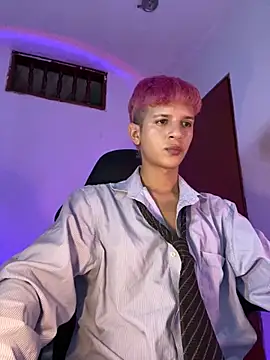 tylernova online show from November 17, 3:56 am