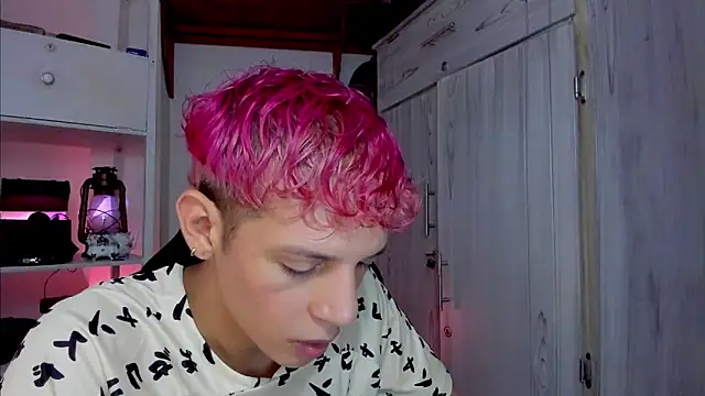 tylernova online show from November 23, 3:39 am