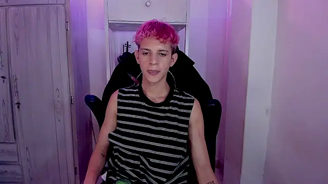 tylernova online show from November 28, 3:53 am