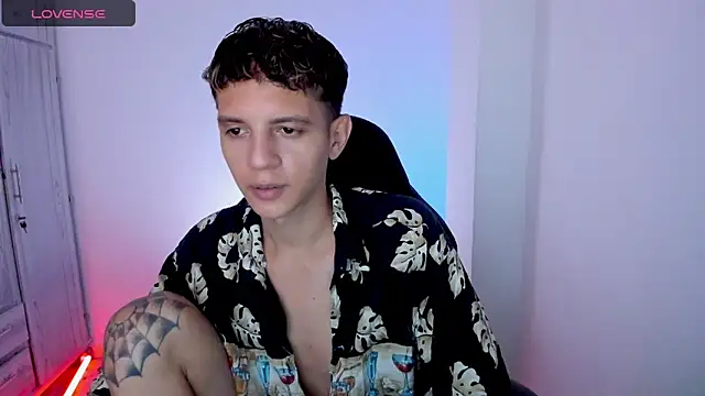 Snapshot of tylernova chatting on April 28, 3:44 am tylernova online show from April 28, 3:44 am
