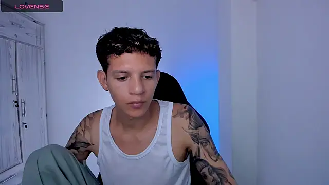 Snapshot of tylernova chatting on May 4, 3:24 am tylernova online show from May 4, 3:24 am