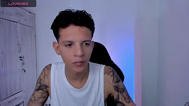 Snapshot of tylernova chatting on May 11, 3:34 am tylernova online show from May 11, 3:34 am