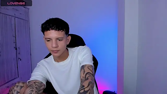 Snapshot of tylernova chatting on May 28, 3:26 am tylernova online show from May 28, 3:26 am