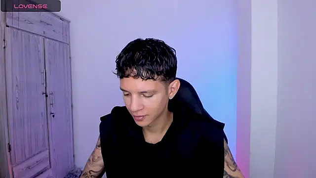 Snapshot of tylernova chatting on June 7, 2:05 am tylernova online show from June 7, 2:05 am