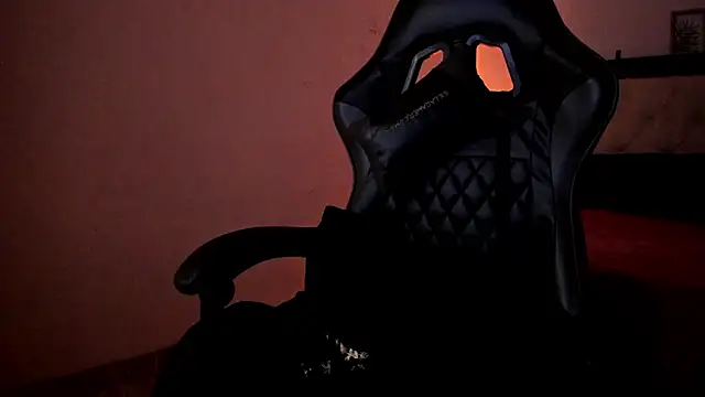 Sara Roades online show from December 5, 5:20 pm