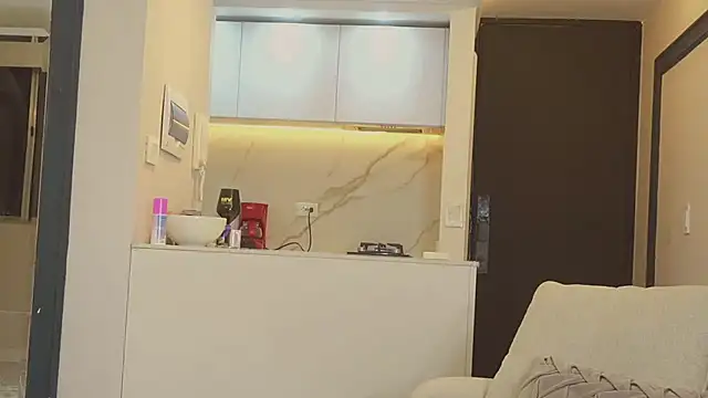 Snapshot of AbrilColls_ chatting on November 4, 6:45 am AbrilColls online show from November 4, 6:45 am