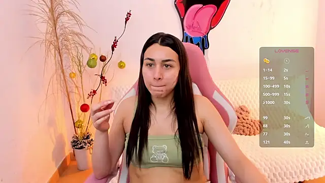 Snapshot of EmmaMyers1 chatting on December 19, 12:39 am EmmaMyers1 online show from December 19, 12:39 am