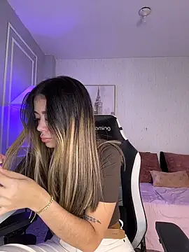 HoneyMollyX online show from March 24, 1:05 pm