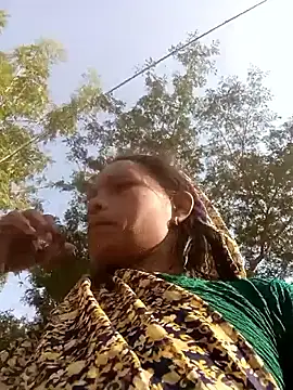 Snapshot of Cutsedi3 chatting on November 11, 9:09 am Cutsedi3 online show from November 11, 9:09 am