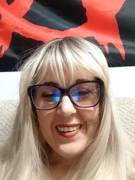 Snapshot of Amelialove42 chatting on November 30, 10:19 am Amelialove42 online show from November 30, 10:19 am