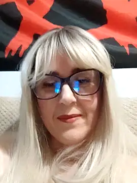 Snapshot of Amelialove42 chatting on December 15, 4:22 pm Amelialove42 online show from December 15, 4:22 pm