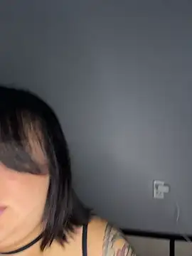 Snapshot of SwittieKendra chatting on November 10, 7:18 am SwittieKendra online show from November 10, 7:18 am