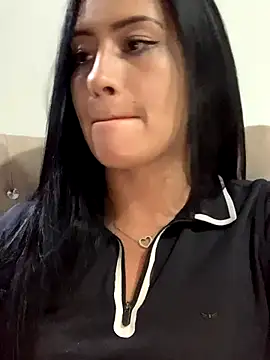 Snapshot of saris_moon chatting on October 10, 12:42 am saris moon online show from October 10, 12:42 am