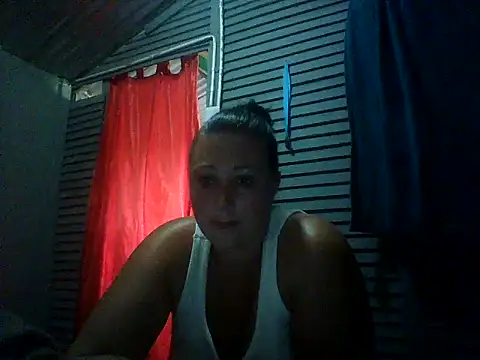 Snapshot of sweetjuicypeach123 chatting on December 16, 11:26 am sweetjuicypeach123 online show from December 16, 11:26 am