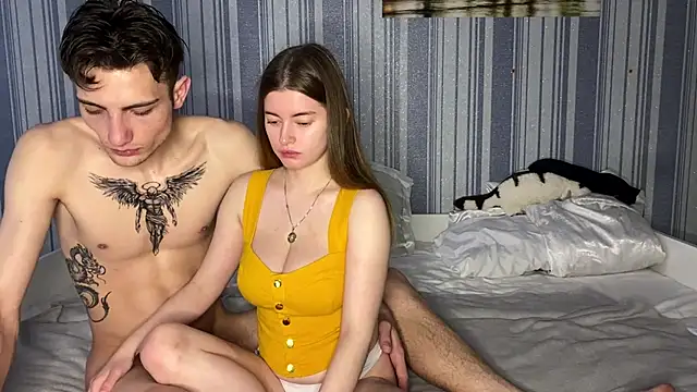 EmiliaCouple online show from December 3, 12:14 pm