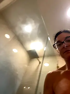 Snapshot of carothepro chatting on October 28, 2:42 pm carothepro online show from October 28, 2:42 pm