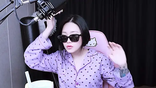 Snapshot of MISA_02 chatting on November 19, 2:39 pm MISA 02 online show from November 19, 2:39 pm