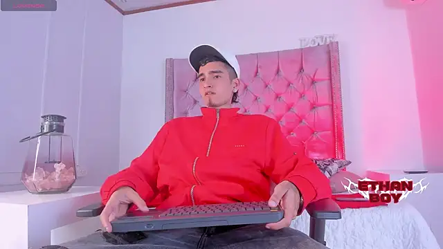 Snapshot of Ethan_Boy_ chatting on November 25, 8:53 pm Ethan Boy online show from November 25, 8:53 pm