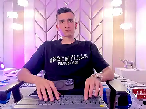 Ethan Boy  online show from February 7, 7:50 pm