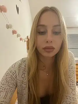 Snapshot of RemyStyles chatting on November 5, 4:18 pm RemyStyles online show from November 5, 4:18 pm