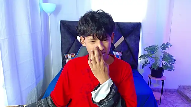 Snapshot of Felixcum18 chatting on October 16, 8:10 pm Felixcum18 online show from October 16, 8:10 pm