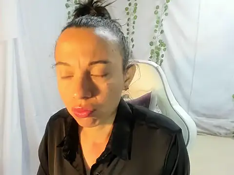 Perla Jonhson Rs online show from October 10, 1:10 pm