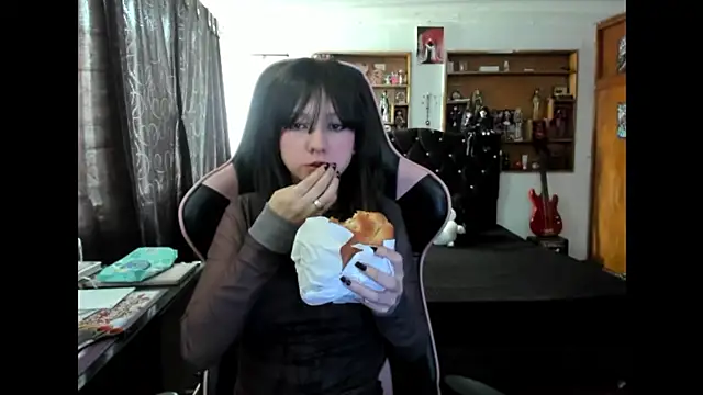 Snapshot of Maki_Zein_ chatting on December 2, 7:09 pm Maki Zein online show from December 2, 7:09 pm