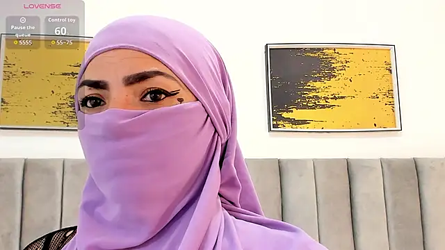 Snapshot of _naylaa_ chatting on November 7, 4:01 am naylaa online show from November 7, 4:01 am