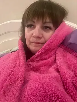 Butterfly8385 online show from April 6, 10:00 pm