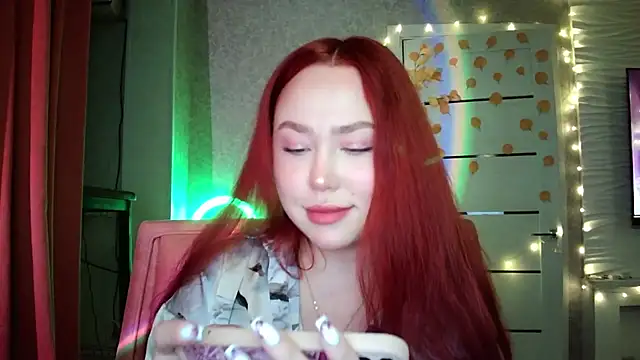 Snapshot of LolaMint_ chatting on October 24, 12:56 pm LolaMint online show from October 24, 12:56 pm