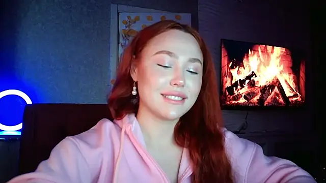 Snapshot of LolaMint_ chatting on November 6, 11:55 am LolaMint online show from November 6, 11:55 am