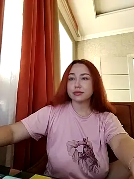 Snapshot of LolaMint_ chatting on December 15, 10:41 am LolaMint online show from December 15, 10:41 am