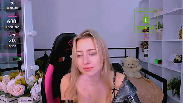 Snapshot of Lulu___Moon chatting on November 16, 6:41 am Lulu Moon online show from November 16, 6:41 am