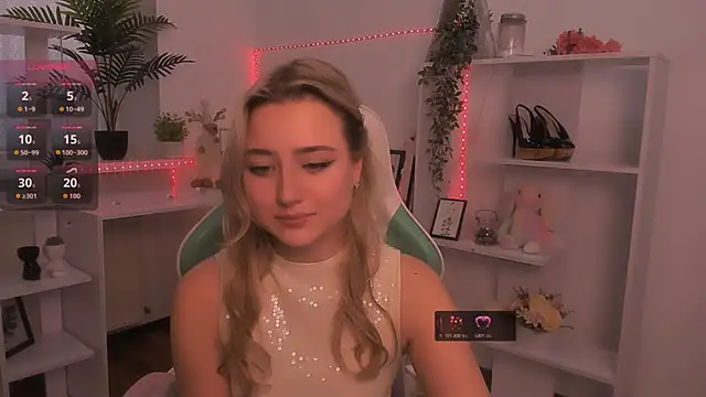 Snapshot of Lulu___Moon chatting on November 23, 8:36 am Lulu Moon online show from November 23, 8:36 am