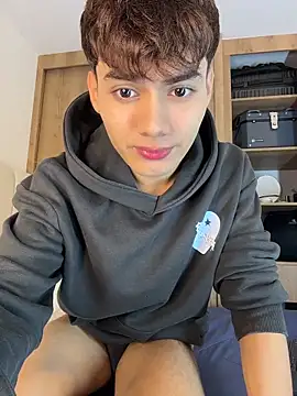 Snapshot of santi_Rush chatting on October 23, 11:14 pm santi Rush online show from October 23, 11:14 pm