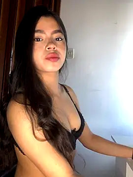 LunaMoore Pink online show from October 18, 1:23 pm