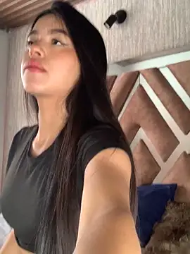 LunaMoore Pink online show from October 25, 12:56 pm