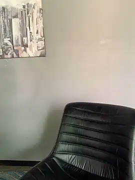 LunaMoore Pink online show from December 20, 12:45 pm