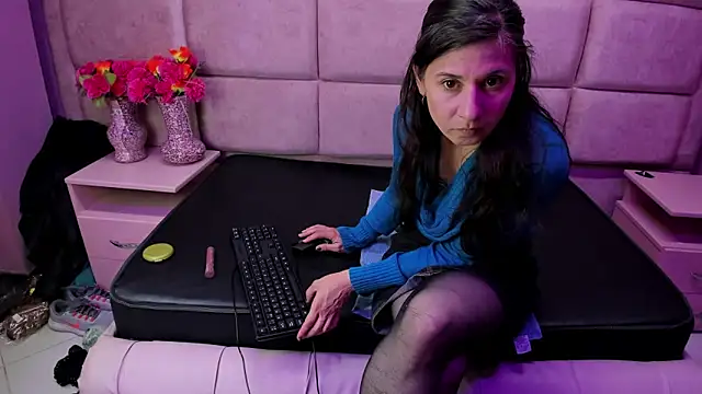 Kylie Bloom online show from November 18, 8:57 pm