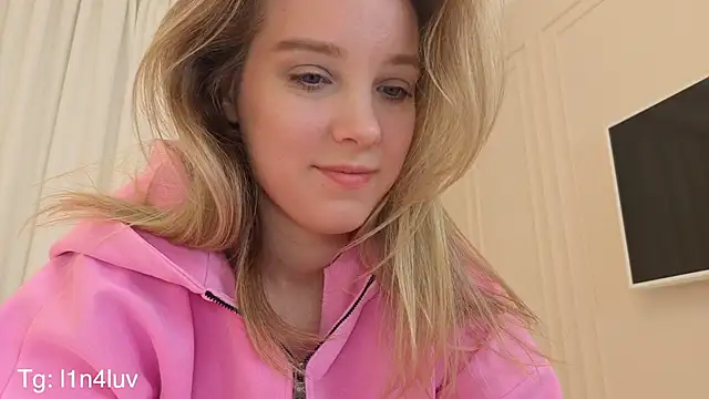 AIicaparkerc online show from December 14, 9:41 pm