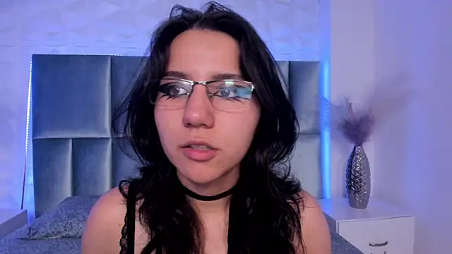 HollyPeach online show from December 17, 7:31 pm