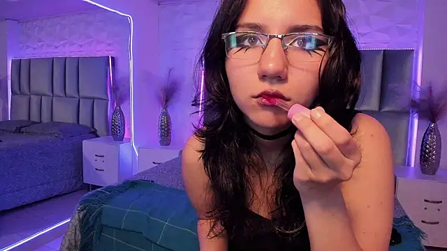 HollyPeach online show from December 18, 7:53 pm