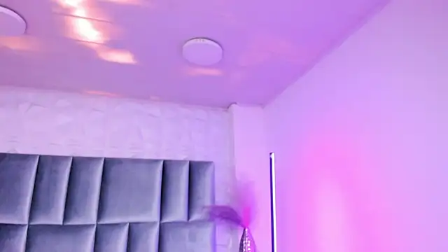 HollyPeach online show from March 2, 7:32 pm